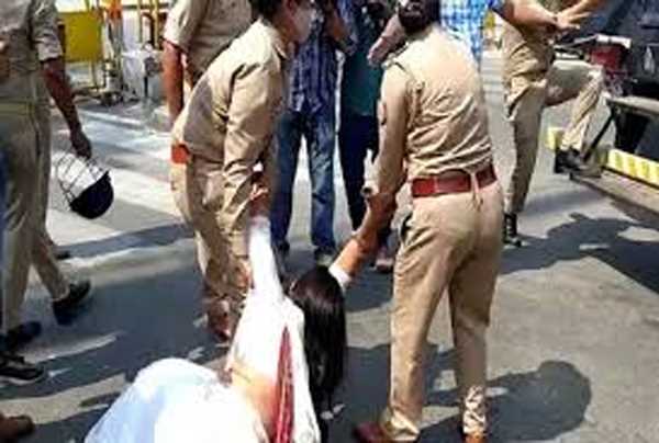 आप सांसद संजय सिंह की पत्नी समेत 30 से अधिक कार्यकर्ता गिरफ्तार